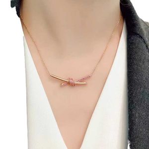 Designer's High Edition Gold plating Brand Pink Diamond Twisted Rope Necklace for Women 18k Rose Knot Bow Collar Chain RV6V