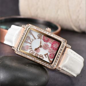 高品質の女性時計クォーツムーブメントウォッチローズゴールドシルバーケースレザーストラップ女性の時計愛好家トップデザイナー腕時計フランクミュラージュネーブ