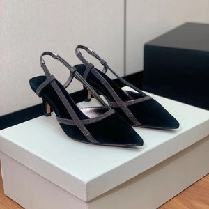 Luxurys Women's Sandals Designer High Heels Shoesブランドメタルバックルフラットベース4cm 6cm薄いかかとを尖ったつま先黒い裸の赤い結婚式の靴サイズ35-44