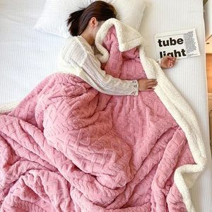 毛布の厚いサンゴベルベットフランネルラムウールブランケット - オフィスショールエアコンのために温かい小さな昼寝ソファー