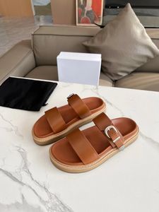 Designer Luxo Mulheres Estilinária de Couro Genuíno Sandálias de Correio de Herrings de Herrings grossa Filos de praia de praia de praia Casual piscina ao ar livre Slippers 35-42