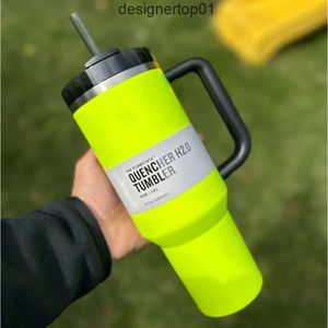 Staneliness Black Chroma 40oz Quencher H20 Coffee Mugs Cups Outdoor Camping Travel Car Cup rostfritt stål Tumblers Cups med silikonhandtag Holiday Red Gift G53b