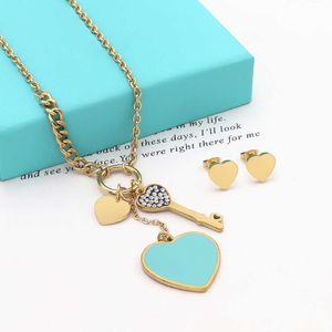 Designer Brand Tiffays Heart shaped Key Accessories Necklace Gold Womens Green Drip Oil Set Earrings Pendant No