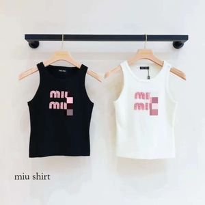 Mivmiv Shirt Women's T-shirt Designer Women Sexy Halter Tee Party Miui Clothes Fashion Crop Top Luxury Embroidered Miv T Shirt Spring Summer Backless Tops 716