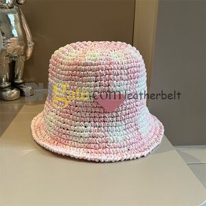 Mehrfarbige Eimer -Hut -Designer -Abzeichen Sommerreisen Strohhüten Frauen Strand Fischermütze im Freien gewebte Strohhalm Sunhat