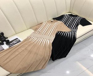 2021 FW Blackhaki Knitting Dresserer Striped Long Women Dresses Milan Runway短袖Long Vestidos de Festa 811124351993