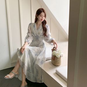 Casual Dresses French Romantic Lady Kikyu 3/4 Sleeve V-Neck Fragmented Flower Mid length Dress for Women