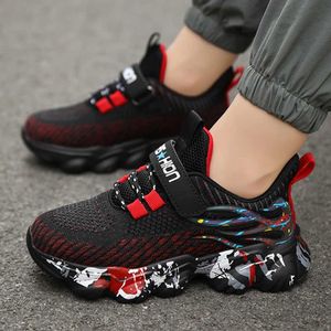 Athletic Outdoor Boys Shoes 2023 trendiga sportskor mesh lättvikt nonslip casual tennisskor utomhus löpskor barn sneakers barn 240407