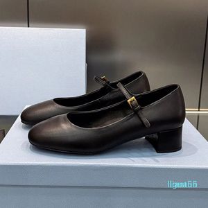 2024 Donne scarpe rotonde con i tacchi quadrati della caviglia di punta sandales femminile