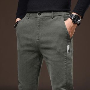 Мода с твердым цветом грузовые брюки мужчины хлопковая тонкая толстая твиль ткань классическая одежда растягивается толстая корейская брюк мужчина 240403