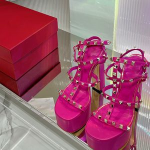 Designerschuhe besetzte Nieten Heeled Women Plattform Sandalen Pumpen Schnalle -Gurt Patentleder 15 cm High Sandal Evening Party Schuhe Luxus -Fabrikschuhe mit Kasten