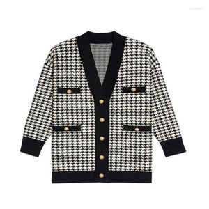 Kvinnors stickor VII 2024 S TIDLIGA SPRING WINE Woman Clothing College Style Loose Chiffon Jacket Sticked Cardigan tröja Kvinnor erbjuder