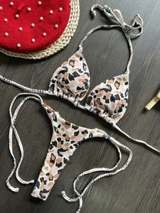 Mutada de banho feminina RUOTONGSEPT Sexy Leopard Thong Feminino Push Up Bikini Conjunto de Buos de 2 Peças 2023 Momens de Toço da Praia Bikini Set J240403