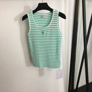 Designers kvinnors toppar tees tankar camis bröst bokstav t shirt sommar cool randig smal stickad väst rosa ljus grön svart skörd cc topp tank top klänning damer blus kläder l l