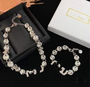 Simple Retro Luce di lusso di alta qualità Diamond Full Diamond Clavicle Chain Abito Accessori per la collana di gioielli