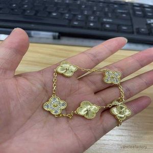 Роскошный дизайнерский браслет Van Clover Pearl 4 Leaf 18k Gold Laser Bangle Charm Bracelets Corngs Sengs Diamond Wedding A Jewelr226r 71O3 VB1T