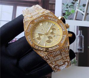 مصمم جديد الساعات 42 مم رجال الساعات الفولاذ المقاوم للصدأ Fulldiamond مع Diamond Strap Wristwatch Date Quartz Watches Men Gift9543014