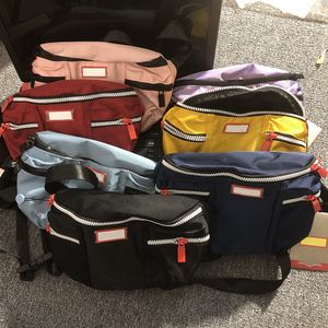 Högkvalitativ utomhuspåsar Student Schoolbag Designer Ryggsäck Ladies Fanny Pack Midjeväska Ny lättvikt ryggsäckar Kvinnor Yoga utomhus varumärkesväskor med logotyp