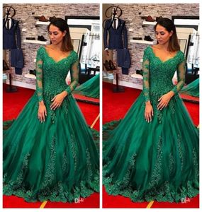 2018 Arabiska blygsamma gröna bollklänningar Evening Dresses V Neck Sheer långa ärmar Robe de Soiree Formell Prom Dress Vestido de Fiesta8531698