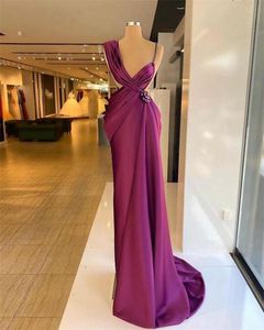 Designer Purple Prom Dresses Pärled Crystals Ruched veck Satin Spaghetti Straps Formell aftonklänning Party Wear Vestidos Custom M9022845