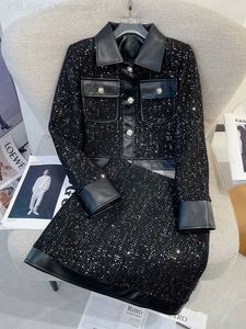 Zweiteilige Kleider Womens Black Leder Patchwork Zwei-teilige Paillettendekoration kleiner Parfüm Windbrecher Cut Cut Jackel Jacke+Mini Ski optc240407