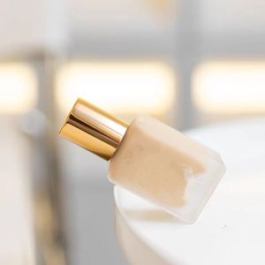 Nuovo Finitura naturale Finitura di alta qualità Liquido con ingredienti amanti della pelle Copertura completa Cambiamento della Best Foundation Makeup Fondazione Liquid Fondazione