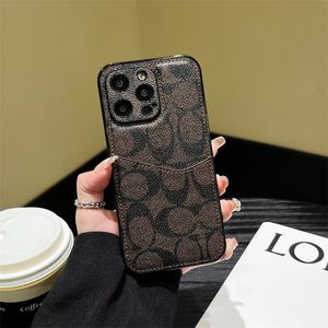 Moda Tasarımcı Monogram İPhone 15 için Telefon Kılıfları 15 PRO 14 14 PRO 14 PLUS 13 13PRO 12 11 PRO XR MAX PU DERİ METAL ANA PLAYA MARKA KART TUTUCU CEP Cep Telefonu Kapağı