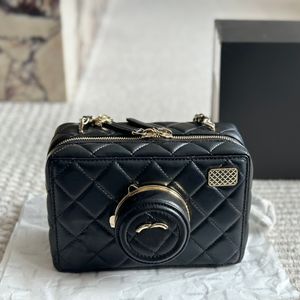 Fransız Klasik Kadınlar Mini Tasarımcı Crossbody Bag Tote Lüks Çift Mektuplu Altın Zincir Kapitone Siyah Omuz Çantası Vintage Yüksek Kaliteli Gerçek Deri 24s Kamera Çantası