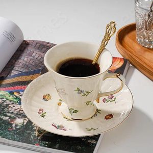 Tazze di piattini color champagne tazze da caffè set di insetti set di tè retrò tazze in ceramica in stile europeo