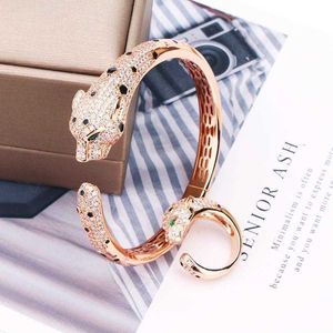 Carrelli Bracciale Nuovo Bracciale a stella Spotted Leopard Testa piena di diamanti V Gold Fashion High Version SEIKOM8RN