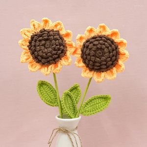 Flores decorativas Crochet Sunflower malha de malha artificial acabado de tecido de tecido artesanal para DIY Birthday Gift Wedding Decor