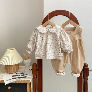 Kläder sätter 2024 ins vårkoreanska flickor 2 st kläder set bomullsblommig tecknad skjorta hängdra dräkt för småbarn