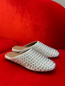 Woman Luxury Sandal Designer Shoes Slipper Slipper Genuine Leather com tamanho de cristal de 35 a 41 cores brancas pretas de entrega rápida Preço de atacado