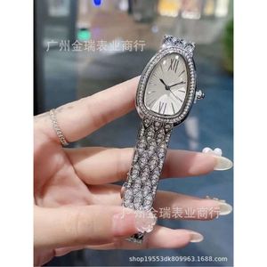 B Designer Women Fashion Watch Luxury Serpenti Seduttori armbandsur Ljus Snake Head Classic Diamond Double Ring Versatile Quartz Women's 838Y S6SF