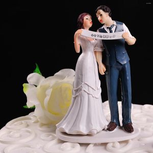 パーティー用品パーソナライズされた「We Did」ラグビーカップルのフィギュラインのウェディングケーキトッパーはバレンタインの婚約と結婚する