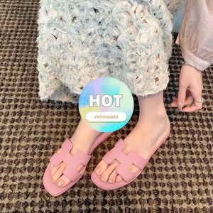 Designer Slippers for women wearing flat sandals summer outings 2024 new Xiaoxiangfeng beach anti slip h slippers