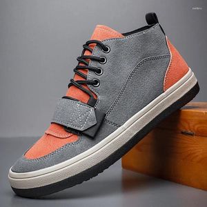 Casual skor män läder retro handgjorda design sneakers man andas ankel stövlar mockasins körning