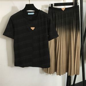 Metal Badge Pleated Skirts Cotton T Shirts Womens Fashion Two Piece Gradient Dress Short Sleeve Tops 2pcs Sets