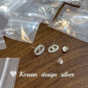 Lekkie luksusowe kolczyki projektanckie japońskie i koreańskie nowe biżuterię S925 czyste srebrne kolczyki z nosem z logo