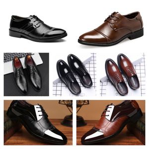 2024 Scarpe in pelle multi-stile designer di lusso, scarpe casual nera maschile, scarpe da lavoro di grandi dimensioni, scarpe da sposa con lega appuntite