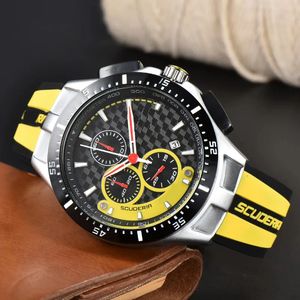 Watchmen 2024 Mężczyźni oglądają nowy zegarek Top Waterproof Gumh Watch Business Casual Quartz Watch Watch Three Eyes Chronograph FR-06