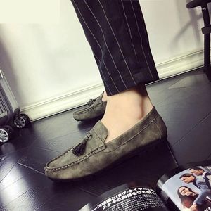 Sapatos casuais moda masculina os mocassins de couro puxam a panos de caça ao masculino macio masculino mocassin homme