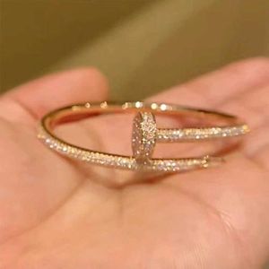 Bracciale di carrelli Nuovo braccialetto per chiodo per chiodo a stella diamante full diamond star Instagram Light Luxury Fashion Trend ad alto valore estetico Temperamento versatile