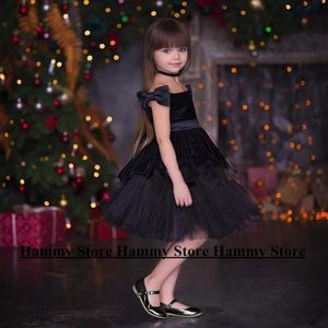 Girl Black Party Dress Off the Spalla Bottoni Little Baby S Abito da concorso personalizzato Fiore di Natale di dimensioni personalizzata 240326