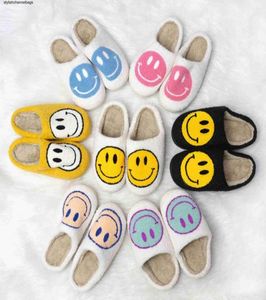 Slippers Winter Warm desenho animado Y FACO ANECIMENTO SLIPPERS PELO MOLOS SLIDES Holida de férias Presente Perfeito rosto feliz Mulheres039s Sapatos 02069983