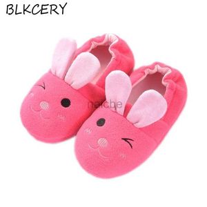 Marka mody pantofera maluchowe dziewczyny kapcie na mokasyny Pluszowe ciepłe kreskówki Rose Bunny Buty domowe Buty małego dzieciaku Footwear 2449