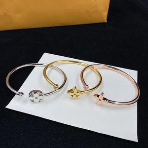 Mit Box Luxusarmband Designerin Bangle for Women Mode Armreifen Stahllegierung goldplattiertes Handwerk nie verblassen Nie nicht allergisch Großhandel bester Schmuck