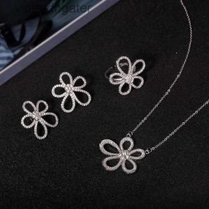 High version Original 1to1 Brand Necklace Vancefe collarbone chain sunflower five petal necklace five flower full Designer High Quality Choker Necklace