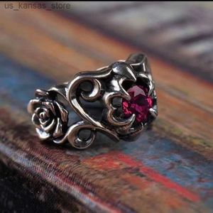 Cluster Ringe Neue Vintage Hollow Heart Rose Mode einfache Frauen Ring Party Geschenk kreatives Design Schmuck240408