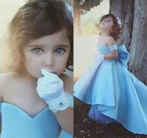 2020 Cute Girls Pageant Dresses Cheap Off Shoulder Sky Blue Cap Sleeves Bow Satin High Low Princess Party Kids Birthday Girls Flow2084522